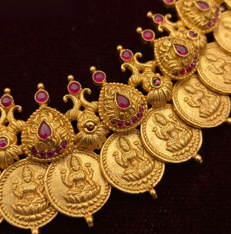 Lakshmi Kasu Set, the Lakshmi coins up close