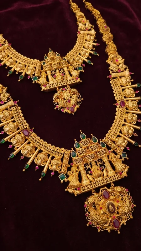 Temple Mandapam Set, the haram and necklace from the side